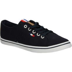 TRAMPKI MCKEY R14-D-TN-267. Czarne trampki i tenisówki damskie marki Mckey, bez wzorów, bez zapięcia. Za 19,99 zł.