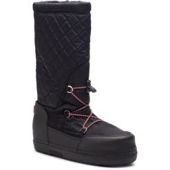Śniegowce HUNTER - Original Snow Quilted Boot WFT2012WWR Black. Czarne kozaki damskie Hunter, na zimę, ze skóry, na niskim obcasie, bez zapięcia. W wyprzedaży za 599,00 zł.