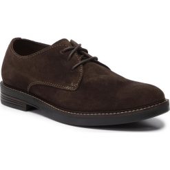 Półbuty CLARKS - Paulson Plain 261447947 Dark Brown Suede. Pomarańczowe półbuty męskie Clarks, na co dzień, bez wzorów, ze skóry, eleganckie, bez zapięcia. Za 389,00 zł.