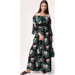 Czarna Sukienka Pachanga. Czarne sukienki damskie Born2be, s, w paski, z tkaniny, długie, maxi, rozkloszowane. Za 149,99 zł.