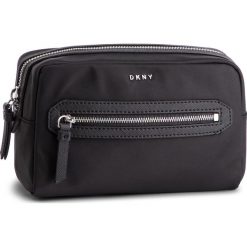Kosmetyczka DKNY - Casey R91REA39 Black/Silver. Czarne kosmetyczki męskie DKNY, bez wzorów, z tkaniny. Za 259,00 zł.