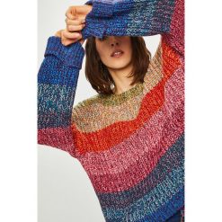 Medicine - Sweter Graphic Sensuality. Brązowe swetry klasyczne damskie marki MEDICINE, s, z dzianiny, z okrągłym kołnierzem. W wyprzedaży za 79,90 zł.