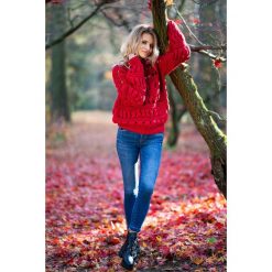Czerwony Krótki Sweter z Dziurami. Czerwone piżamy damskie Molly.pl, uniwersalny, bez wzorów, ze splotem, sportowe, z krótkim rękawem, krótkie, bez kaptura. Za 178,90 zł.
