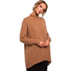 Sweter półgolf z asymetrycznym dołem - kamelowy. Swetry damskie Moe, s, bez wzorów, z poliesteru, eleganckie, z krótkim rękawem, krótkie, bez kaptura. W wyprzedaży za 161,00 zł.
