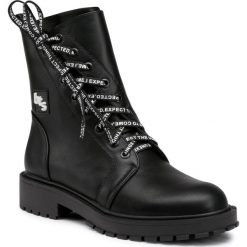 Trapery BETSY - 908060/03-01G Black. Czarne trapery damskie Betsy, ze skóry ekologicznej, bez obcasa, bez zapięcia. Za 289,00 zł.