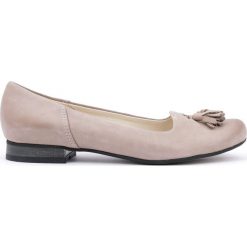 Klasyczne balerinki na obcasie - skóra naturalna - model 009 - kolor cappuccino. Szare baleriny damskie Zapato, bez wzorów, ze skóry, eleganckie, na niskim obcasie, na obcasie. W wyprzedaży za 173,40 zł.