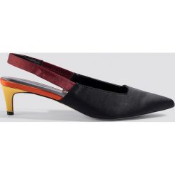 NA-KD Shoes Kolorowe czółenka - Black. Czarne czółenka damskie NA-KD Shoes, bez wzorów, z satyny, na niskim obcasie, na obcasie. W wyprzedaży za 60,97 zł.