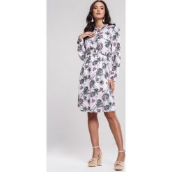 Różowa Sukienka Unsweet. Różowe sukienki damskie other, na imprezę, xl, w kwiaty, klasyczne, bez kołnierzyka, bez rękawów, midi. Za 59,99 zł.