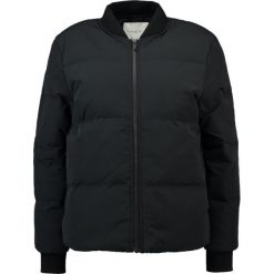 Selected Femme Kurtka puchowa black. Czarne kurtki damskie puchowe marki Selected Femme, z materiału. W wyprzedaży za 347,40 zł.