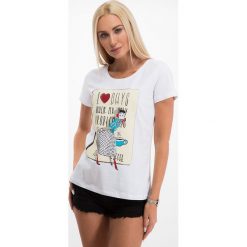 Biały t-shirt z nadrukiem 2371. Białe t-shirty damskie marki Fasardi, z nadrukiem. Za 19,00 zł.