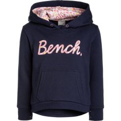 Bench SCRIPT HOODY Bluza z kapturem maritime blue. Niebieskie bluzy dziewczęce Bench, z bawełny, z kapturem. W wyprzedaży za 170,10 zł.