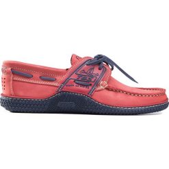 Buty TBS GLOBEK Czerwony. Czerwone mokasyny męskie marki TBS, ze skóry, klasyczne. Za 570,00 zł.