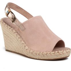 Espadryle TOMS - Monica 10015134 Spanish Villa/Rose Gold. Różowe espadryle damskie Toms, bez wzorów, ze skóry, bez obcasa, na obcasie. W wyprzedaży za 229,00 zł.