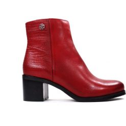 BOTKI DAMSKIE ACO 3397 CZE. Czerwone botki damskie ACORD, ze skóry, bez obcasa, bez zapięcia. Za 289,00 zł.