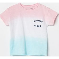 Bawełniany t-shirt z efektem dip-dye - Różowy. Różowe t-shirty męskie Reserved, bez wzorów, z bawełny, bez kołnierzyka. W wyprzedaży za 19,99 zł.