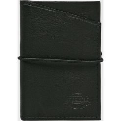 Dickies - Portfel skórzany. Czarne portfele męskie Dickies, bez wzorów, z bawełny. W wyprzedaży za 69,90 zł.