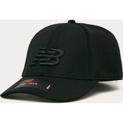 New Balance - Czapka. Czarne czapki damskie New Balance, z aplikacjami, z poliesteru. Za 89,90 zł.