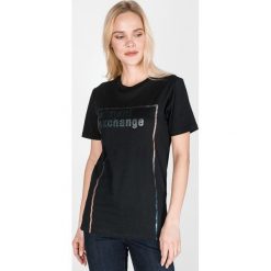 Armani Exchange Koszulka Czarny. Czarne koszulki damskie Armani Exchange, s, z nadrukiem, z bawełny, bez kołnierzyka, z krótkim rękawem. Za 292,95 zł.
