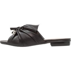 Chodaki damskie: Donna Carolina Klapki matrix nero