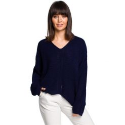Sweter asymetryczny - granatowy. Niebieskie swetry damskie BE, uniwersalny, bez wzorów, z jeansu, eleganckie, bez rękawów, bez kaptura. W wyprzedaży za 129,00 zł.