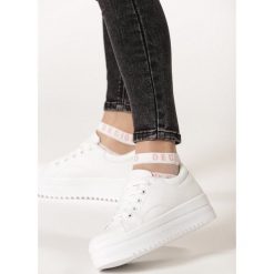 Białe Sneakersy Harpreet. Białe sneakersy damskie Born2be, z jeansu. Za 99,99 zł.