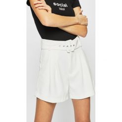 Tally Weijl - Szorty. Czarne szorty damskie TALLY WEIJL, w paski, z elastanu, casualowe, z podwyższonym stanem. W wyprzedaży za 89,90 zł.