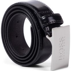 Pasek Męski BOSS - J20Z01 JPM002 09B. Czarne paski męskie Boss, w paski, ze skóry. Za 279,00 zł.