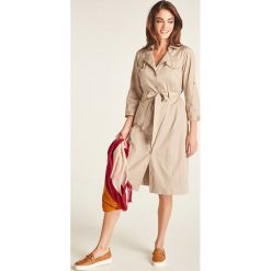 Sukienka w kolorze beżowym. Brązowe sukienki damskie Heine, na co dzień, w paski, bez kołnierzyka, bez rękawów, midi, proste. W wyprzedaży za 175,95 zł.