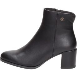 Czarne botki damskie SERGIO LEONE BT520 PU. Czarne botki damskie Sergio Leone, klasyczne, na wysokim obcasie, na obcasie, bez zapięcia. W wyprzedaży za 129,00 zł.