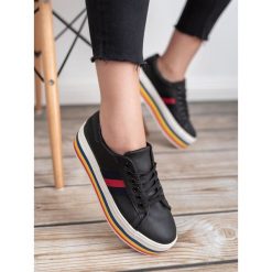 BUTY SPORTOWE NA PLATFORMIE. Czarne buty sportowe damskie SHELOVET, bez wzorów, sportowe. Za 52,90 zł.