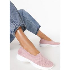 Różowe Buty Sportowe Murirenna. Różowe buty sportowe damskie Born2be, bez wzorów, sportowe. W wyprzedaży za 64,99 zł.