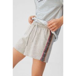 Mango Kids - Szorty dziecięce Sofia 104-164 cm. Szare spodenki dziewczęce Mango Kids, bez wzorów, z bawełny, casualowe. W wyprzedaży za 25,90 zł.