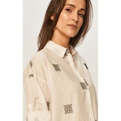 Answear - Koszula. Białe bluzki damskie ANSWEAR, s, z haftami, z bawełny, klasyczne, z klasycznym kołnierzykiem, z długim rękawem. Za 129,90 zł.