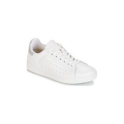 Buty Yurban SATURNA. Białe trampki i tenisówki damskie Yurban, bez wzorów, bez zapięcia. Za 220,15 zł.