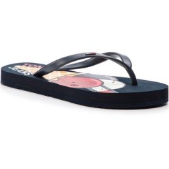 Japonki TOMMY JEANS - Ice Cream Beach Sandal EN0EN00467 Black Iris 431. Czarne klapki damskie Tommy Jeans, bez wzorów, z jeansu, bez obcasa. W wyprzedaży za 119,00 zł.