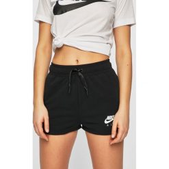 Nike Sportswear - Szorty. Brązowe szorty damskie marki Nike Sportswear, s, bez wzorów, z elastanu, casualowe. Za 119,90 zł.