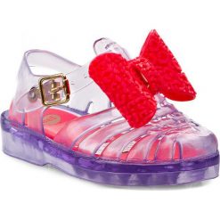 Sandały MEL BY MELISSA - Mel Aranha BB 32159 Clear/Pink 50490. Różowe sandały dziewczęce marki Mel by Melissa, z tworzywa sztucznego, bez zapięcia. W wyprzedaży za 99,00 zł.