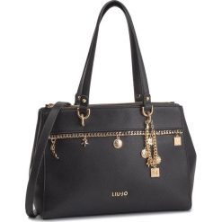 Torebka LIU JO - L Satchel Zip A19114 E0058 Nero 22222. Czarne torebki klasyczne damskie Liu Jo, bez wzorów, ze skóry ekologicznej, klasyczne, bez dodatków. W wyprzedaży za 419,00 zł.