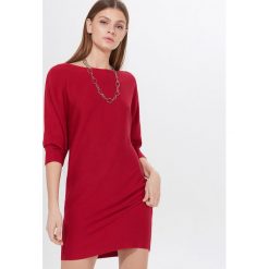 Swetrowa mini sukienka - Czerwony. Czerwone sukienki damskie Mohito, s, bez wzorów, bez kołnierzyka, bez rękawów, mini. Za 119,99 zł.