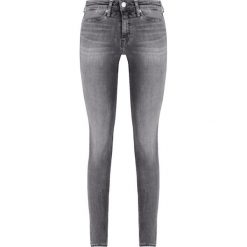 Jeansy Mid Rise Skinny Fit Calvin Klein Jeans J20J211390. Szare jeansy damskie Calvin Klein Jeans. W wyprzedaży za 289,00 zł.