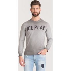 SWETER ICE PLAY. Szare swetry męskie m, z nadrukiem, z bawełny, z okrągłym kołnierzem. Za 395,00 zł.