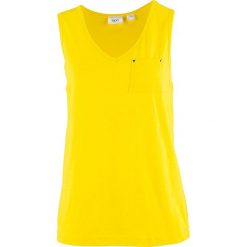 Top shirtowy z przędzy mieszankowej bonprix żółty cytrynowy. Żółte bluzki damskie marki bonprix, bez wzorów, bez kołnierzyka, bez rękawów. Za 27,99 zł.