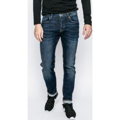 Review - Jeansy Simon. Niebieskie jeansy męskie slim marki Review, z aplikacjami, z bawełny. W wyprzedaży za 139,90 zł.