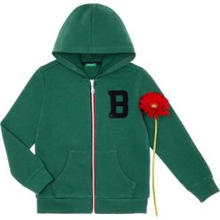 Bluza w kolorze zielonym. Zielone bluzy niemowlęce Benetton Kids, z aplikacjami, bez rękawów, bez kaptura. W wyprzedaży za 52,95 zł.