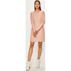 Vero Moda - Sukienka. Różowe sukienki damskie Vero Moda, na co dzień, s, bez wzorów, z poliesteru, z okrągłym kołnierzem, z długim rękawem, długie, mini, proste. W wyprzedaży za 119,90 zł.