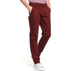 Spodnie typu chino slim fit. Czerwone spodnie męskie Top Secret, na co dzień, na wiosnę, s, w paski, eleganckie. W wyprzedaży za 99,99 zł.