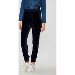 Pinko - Spodnie. Niebieskie spodnie damskie Pinko, s, z jedwabiu, z podwyższonym stanem. W wyprzedaży za 359,90 zł.