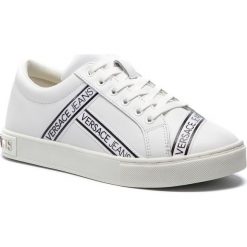 Sneakersy VERSACE JEANS - E0VTBSF5 70912 003. Białe półbuty damskie Versace Jeans, bez wzorów, z jeansu, bez obcasa, na płaskiej podeszwie, bez zapięcia. W wyprzedaży za 379,00 zł.