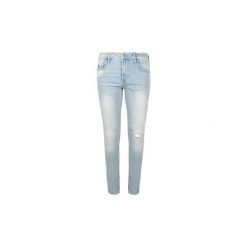 Jeansy straight leg Guess M73AN27 D2NU0. Niebieskie jeansy męskie Guess, m, z aplikacjami. Za 249,00 zł.