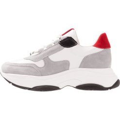 Trampki damskie slip on: SPM KATRIE Tenisówki i Trampki grey/white